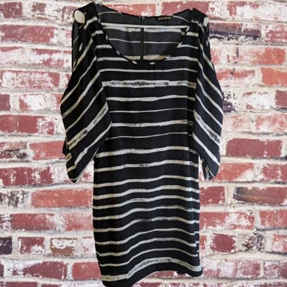 Express Medium cold should 3/4 wide sleeve polyester black and white dress.